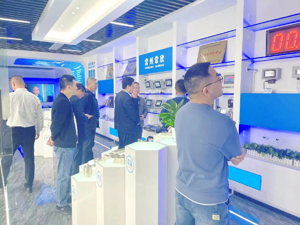 熱烈祝賀中國重型機械工業(yè)協(xié)會橋式起重機專業(yè)委員會九屆八次理 事會暨十屆一次會員大會在江蘇省常州市召開順利召開并圓滿結(jié)束！